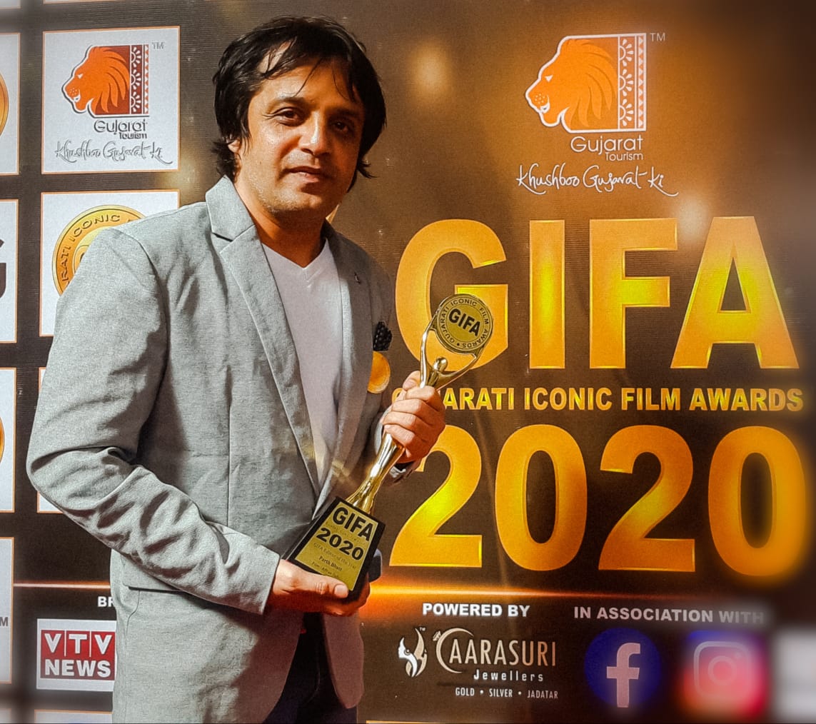 LMKMovieManiac's tweet photo. Notable Bollywood editor @PBhatt2003 grabs the best editor of the year award at the GIFA awards for editing the film #AffraaTaffri. #ParthBhatt #GIFA2020 https://t.co/9qXV7lE2BS