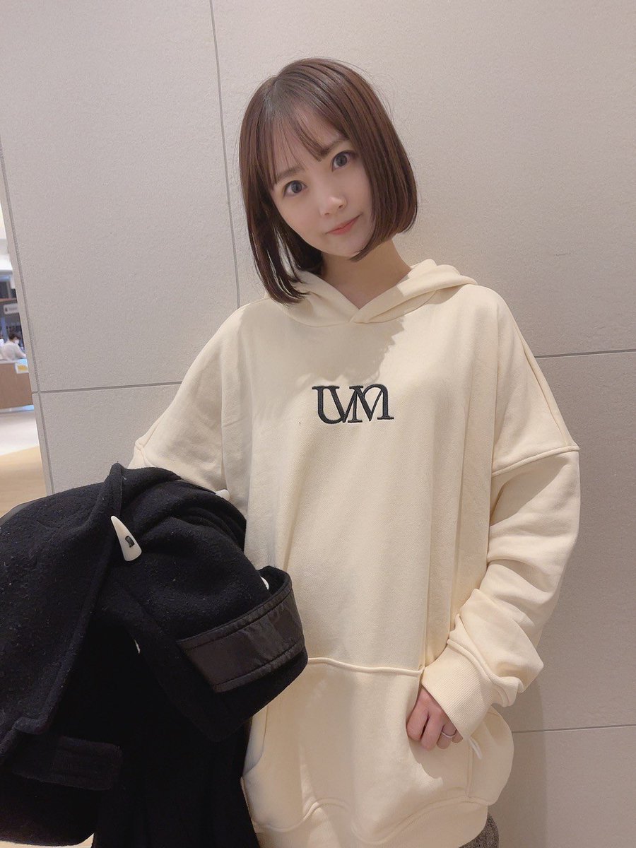 shokohamada's tweet photo. ヴァンゆんさんのパーカー🤍
ロゴがかわいい🧸カブしょこ色違い🤍🖤
#UNVAMY https://t.co/1DkLbA88tu