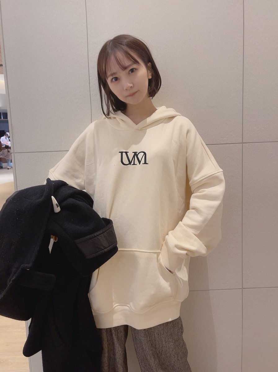 shokohamada's tweet photo. ヴァンゆんさんのパーカー🤍
ロゴがかわいい🧸カブしょこ色違い🤍🖤
#UNVAMY https://t.co/1DkLbA88tu