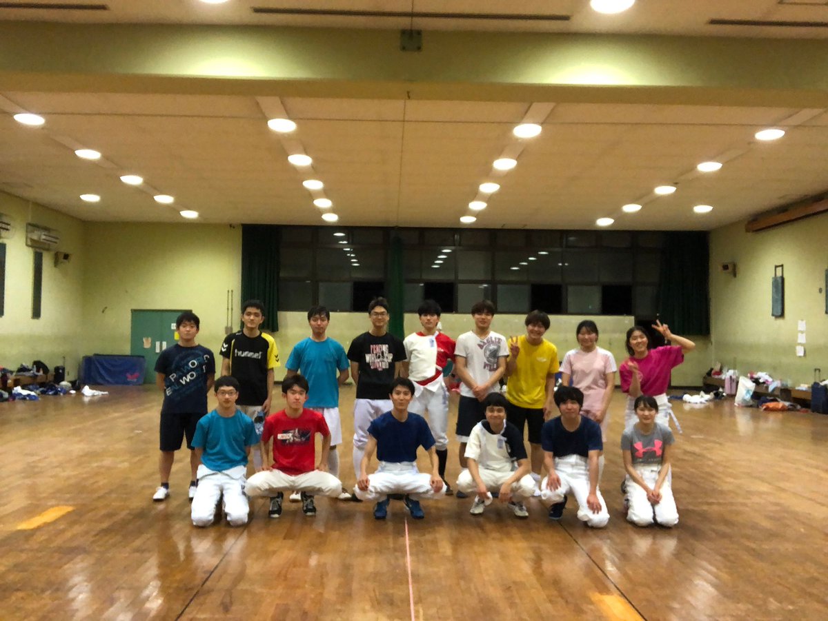 【🤺2020年活動納め🤺】

フェンシング部は、本日年内最後の練習を終えました！

オンライン新歓にもかかわらず、入部してくれたみなさん、ありがとうございます🙇‍♀️

コロナ禍のため練習日数は減りましたが、その分密度の濃い練習ができるよう、来年もがんばります🔥