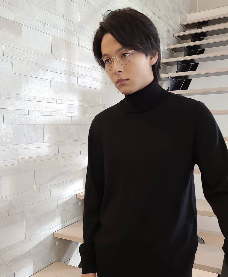 佐藤健 A タートルネック