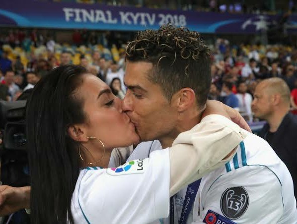 CR7Brasil's tweet photo. como eu queria passar a virada do ano / como eu vou passar https://t.co/RIo8fWpDbb