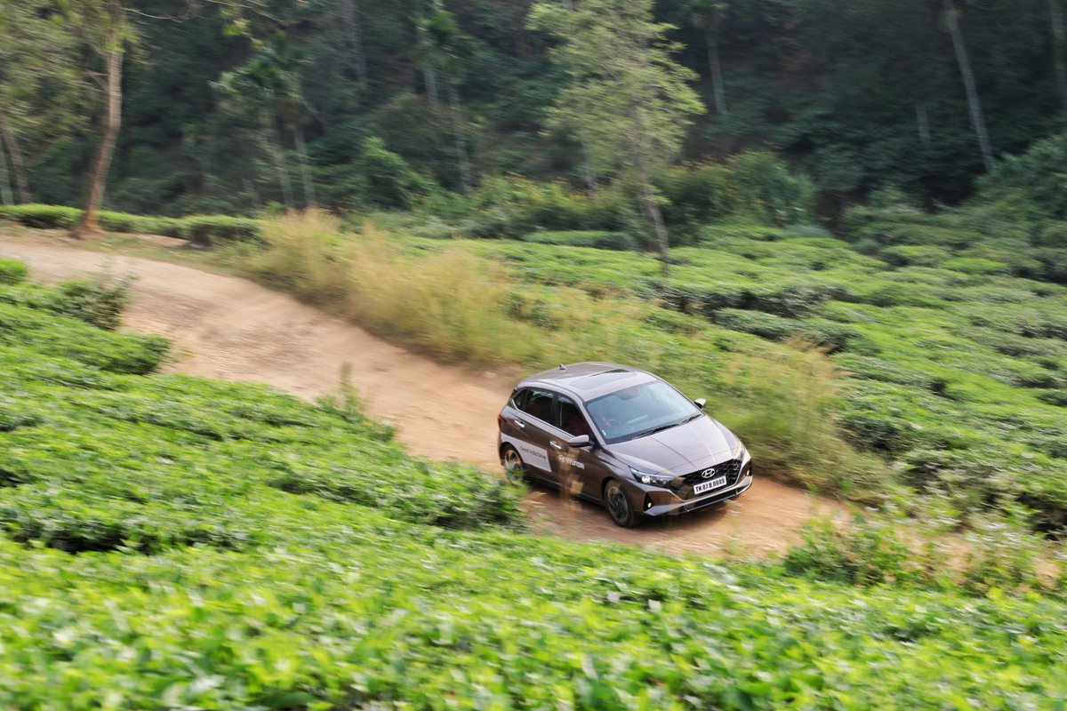 autocarindiamag's tweet image. Our quest for #ProgressForHumanity has brought us amidst the rolling hills of Wayanad on the @HyundaiIndia #GreatIndiaDrive.

#TheAllNewi20 #i20