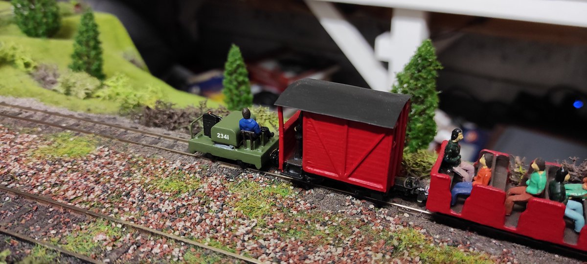 Alex_4239's tweet photo. The 009 Motor Rail Simplex kit I've been working on is now completed. #OO9 #modelrailway #trainset https://t.co/sjlgJmluzg