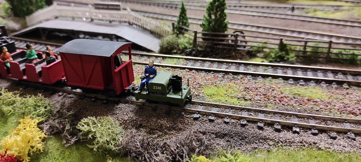 Alex_4239's tweet photo. The 009 Motor Rail Simplex kit I've been working on is now completed. #OO9 #modelrailway #trainset https://t.co/sjlgJmluzg