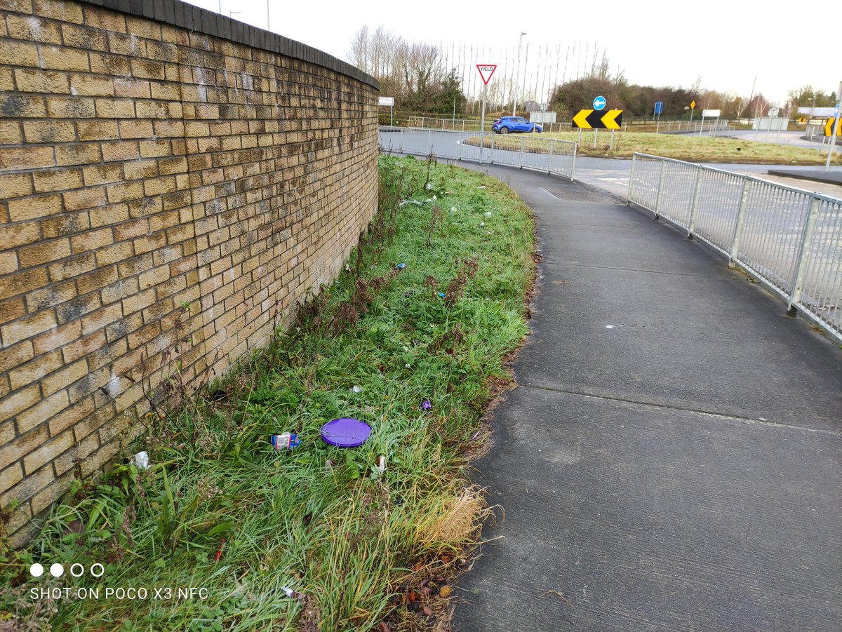 jonmcenteen's tweet photo. Lots of festive litter near Tesco in Drogheda this morning https://t.co/kUFFZ8ab1a