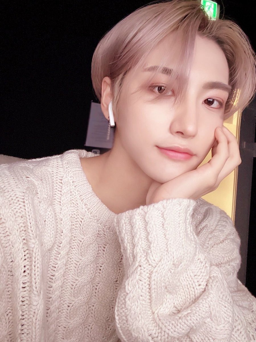 _QuickMango_'s tweet photo. Самая быстрая селка дей в моей жизни
#atinyselcasay #SEONGHWA #ATEEZ https://t.co/u4KOLRQ8no