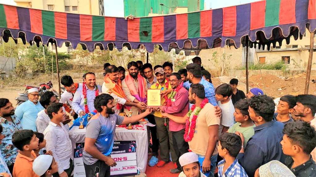MohdRashedFaraz's tweet photo. @aimim_national Shaikpet Corporator @MohdRashedFaraz Chief Guest of Shaikpet #Youth_Cricket Tennis Ball #Tournament & Distributed Winning Trophy π & Amount of #20,000 to #First_lancer Team & Runner up Team is Yousufguda.@ #Salar-e-Millat Ground, Brindavan Colony, Shaikpet Div. https://t.co/fif760P9AE