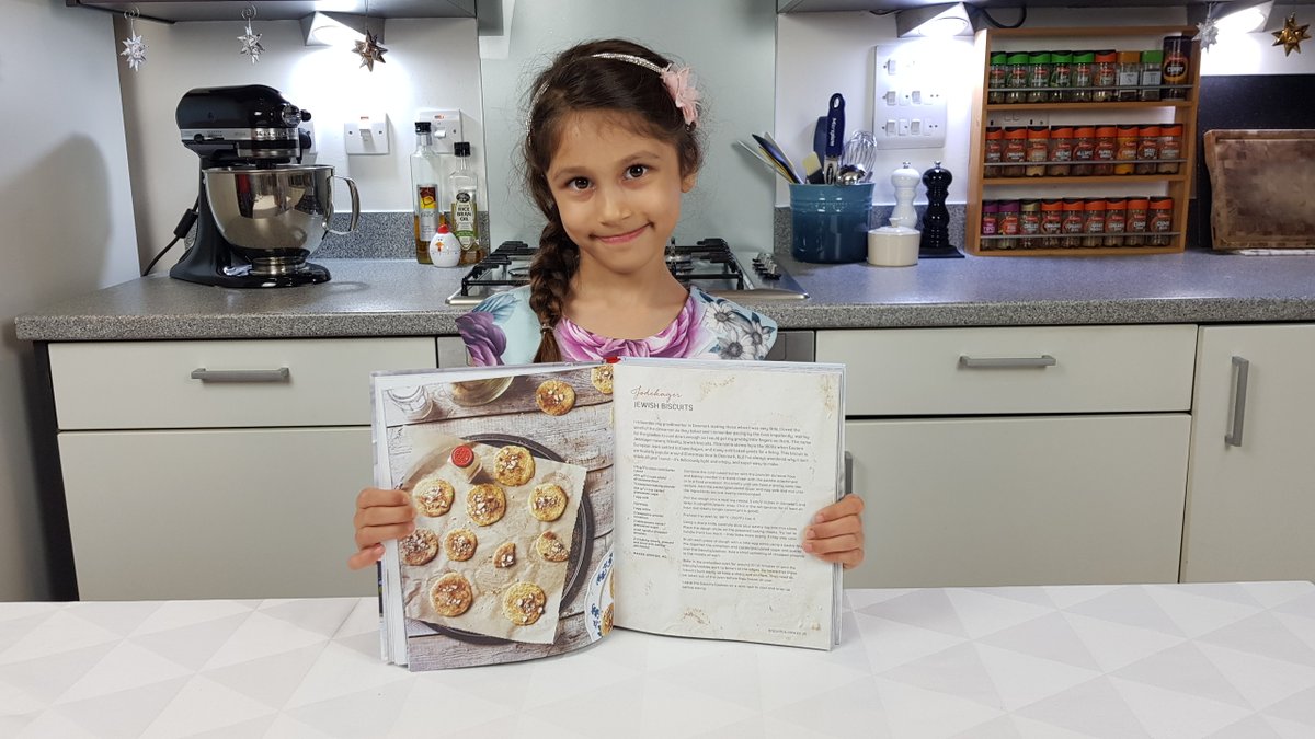 BellaMusePlays's tweet image. Christmas Baking Giveaway now live on my channel! Go check it out if you want to know how to enter. You can win some great baking stuff 🧁 But be quick, the deadline is in just two days from now!

#homebaking #danishbaking #youngbaker #baking #Giveaways #hygge #jewishbiscuits