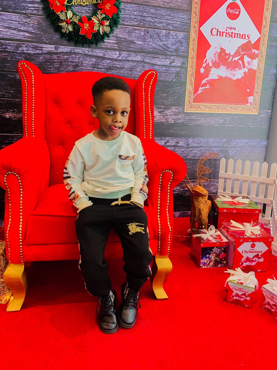 FirstLadyRita's tweet photo. Season Greetings🎄From The #babyboyforlife. My drip Master 💧, My shinning Star. My son in whom I’m well pleased🥰

I love you Son! Keeping growing in His grace and the footsteps of your parents and the world is yours!🌎

#TREASURE #tuesdaymotivations #Trending https://t.co/a3ppSXLCgd