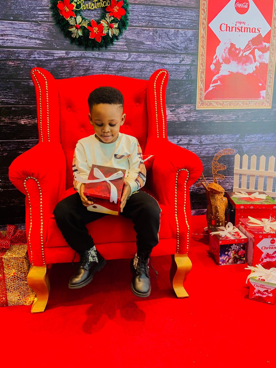 FirstLadyRita's tweet photo. Season Greetings🎄From The #babyboyforlife. My drip Master 💧, My shinning Star. My son in whom I’m well pleased🥰

I love you Son! Keeping growing in His grace and the footsteps of your parents and the world is yours!🌎

#TREASURE #tuesdaymotivations #Trending https://t.co/a3ppSXLCgd