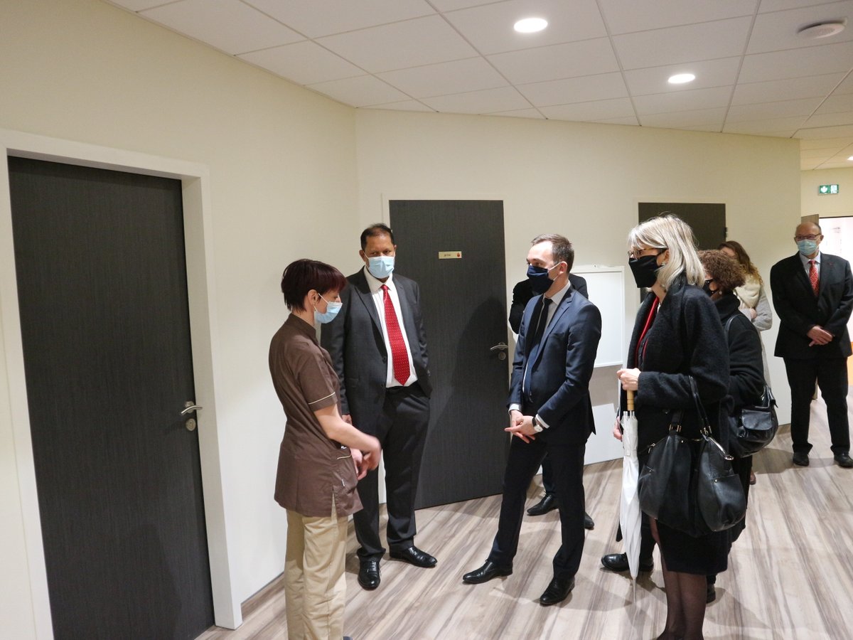 Prefet_90's tweet photo. Visite de la nouvelle #MaisondeSanté pluri-professionnelle #Belfort #TechnHom
Un projet unique en France, par son envergure et les technologies numériques utilisées, accompagné et soutenu financièrement par l'État💶, pour une offre de santé de proximité renforcée👍 https://t.co/uxdqvNgY3V