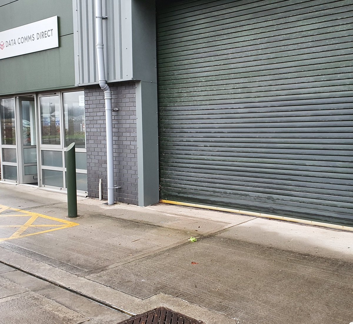 Today could be your lucky day. Our neighbours (well-known farm foods company) have dropped £500 worth of food in our car park. Place your bids now #lettuce #panicbuying #MerryChristmas