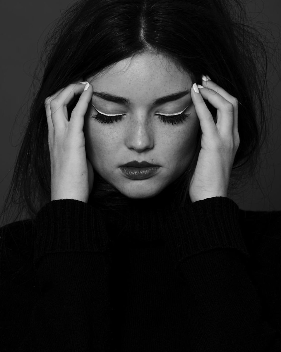 𝐼 𝑟𝑒𝑚𝑒𝑚𝑏𝑒𝑟 𝑤𝘩𝑒𝑛 𝐼 𝑤𝑎𝑠 𝑙𝑜𝑜𝑘𝑖𝑛𝑔 𝑓𝑜𝑟 𝑜𝑙𝑑 𝑡𝑟𝑒𝑎𝑠𝑢𝑟𝑒𝑠 𝑖𝑛 𝘩𝑒𝑎𝑟𝑡𝑠,
𝑛𝑜𝑤 𝐼 𝑚𝑜𝑣𝑒 𝑡𝘩𝑒 𝑝𝑖𝑒𝑐𝑒𝑠 𝑢𝑛𝑡𝑖𝑙 𝐼 𝑓𝑖𝑛𝑑 𝑑𝑖𝑎𝑚𝑜𝑛𝑑𝑠 𝑖𝑛 𝑡𝘩𝑒𝑖𝑟 𝑒𝑦𝑒𝑠.