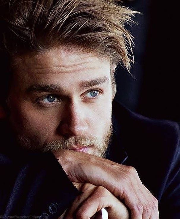 Bienvenida <a href="/Janaxamisamigas/">Janaxamisamigas</a> 😉 #CharlieHunnam