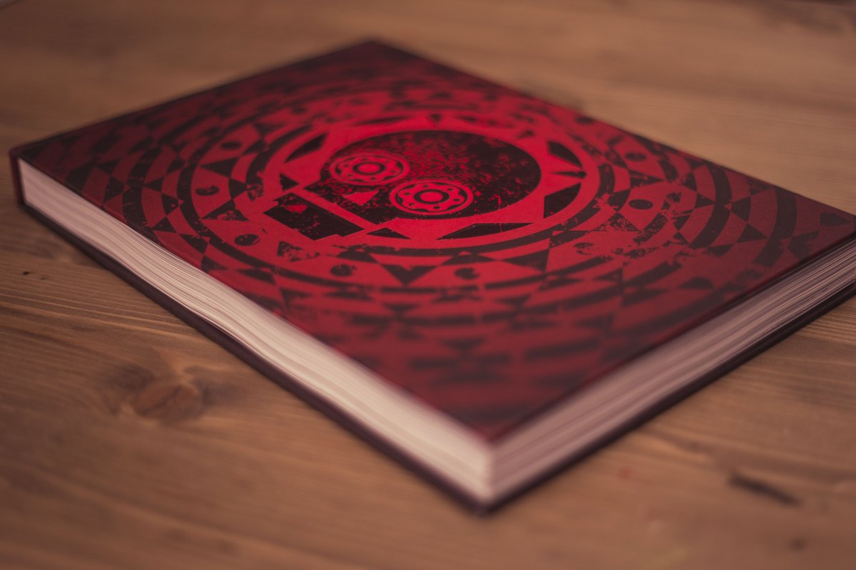 TequilaWorks's tweet image. 🔵ARTBOOK🔵
Celebrate our 10th Anniversary with our official, hard cover, beautiful and high quality 346 pages artbook.

Revisit our history with this limited edition artbook, including art from previous works, and from some never before seen unreleased videogames.