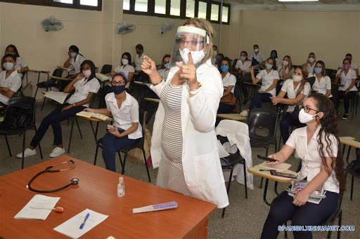 Día de júbilo, felicidades a los educadores por la obra de infinito amor, ustedes ´´cultivan, moralizan e instruyen´´. Reciban nuestro reconocimiento y admiración por los resultados de su labor y contribución al desarrollo de la Patria. #CubaEsEducación #CubaViva <a href="/DiazCanelB/">Miguel Díaz-Canel Bermúdez</a>