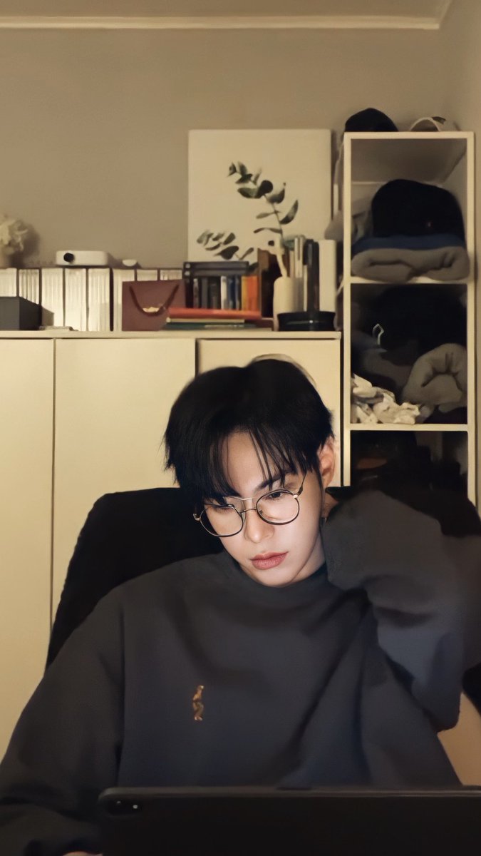 คิมวีนัส ☄❧ // ไม่ค่อยว่างเลยงานแน่น tweet media