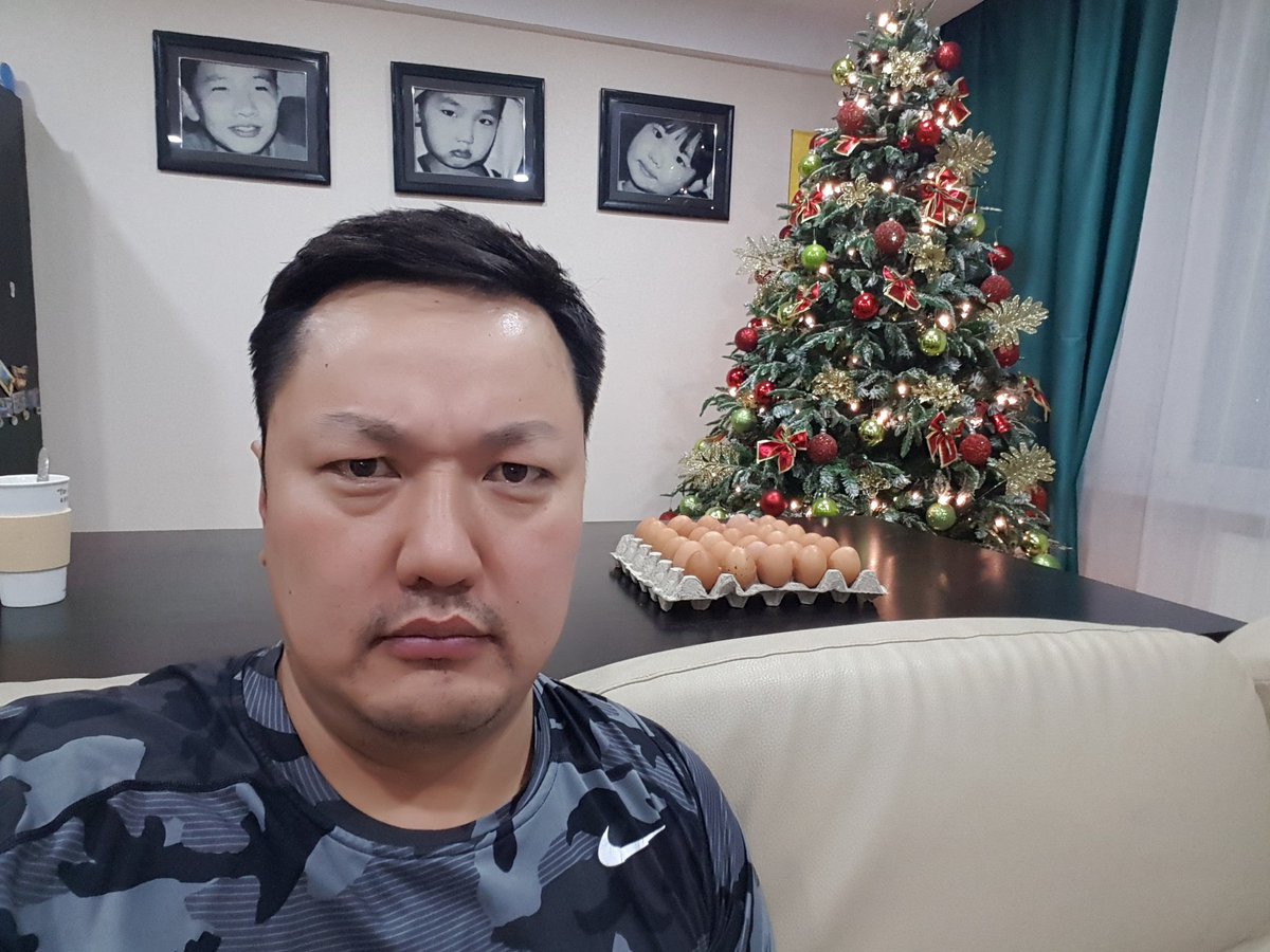 Сая ажлаа тараад явжысан чэн нэг эгч ганц бавчы, тэгээд нэг сагс ӨНДӨГ өгье гэж авчын... 
ёооё намайг одоо юугж бодсын болоо 🤨