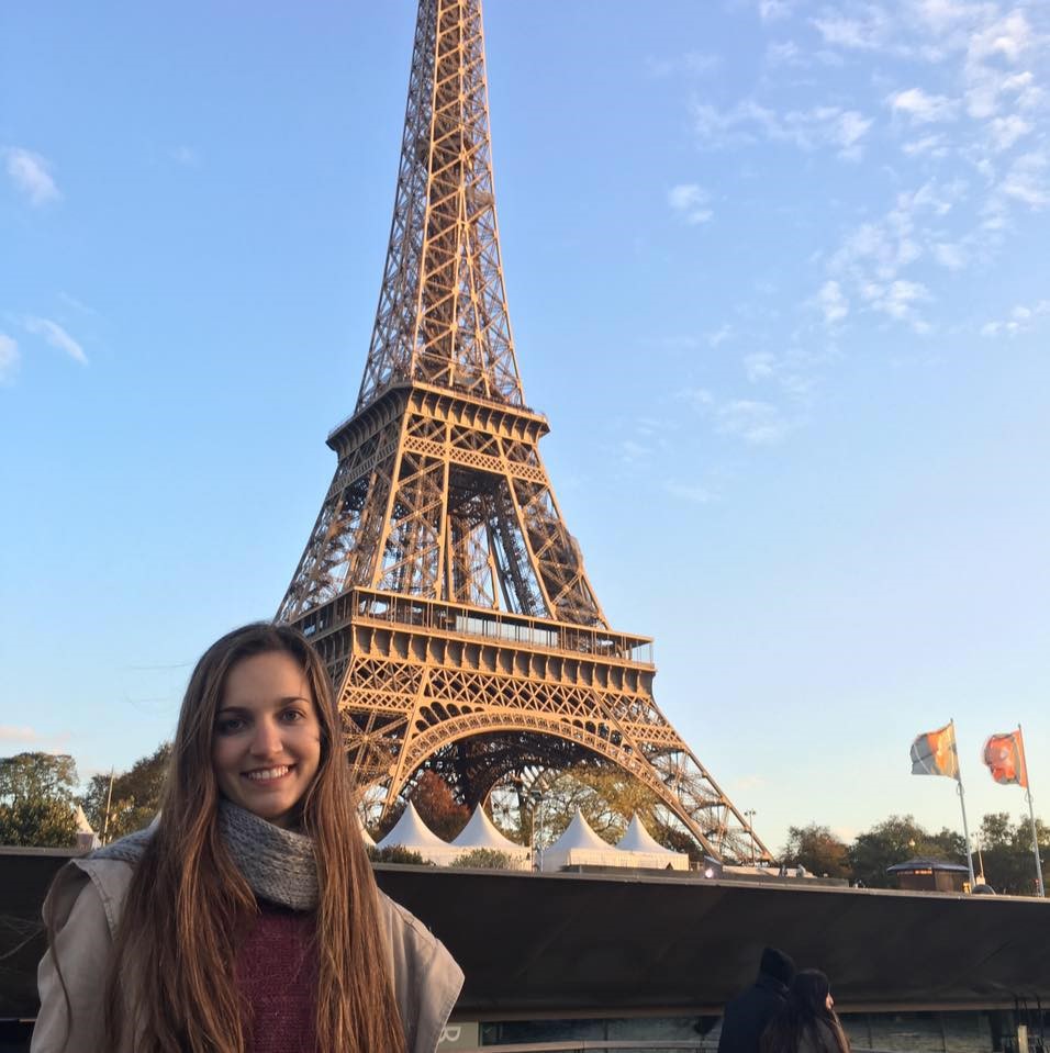 InterUNL's tweet photo. #UNLxElMundo 🇫🇷 Luisiana Guarda (26) se encuentra a días de entregar su proyecto final para graduarse en #IngenieríaQuímica. En 2017 realizó una movilidad #ARFITEC en la ENSCMu. Hoy, desde #París, cuenta su experiencia en el Programa de Asistente de Español en #Francia ✍️👩🏫 https://t.co/DNCgN8E1Q3