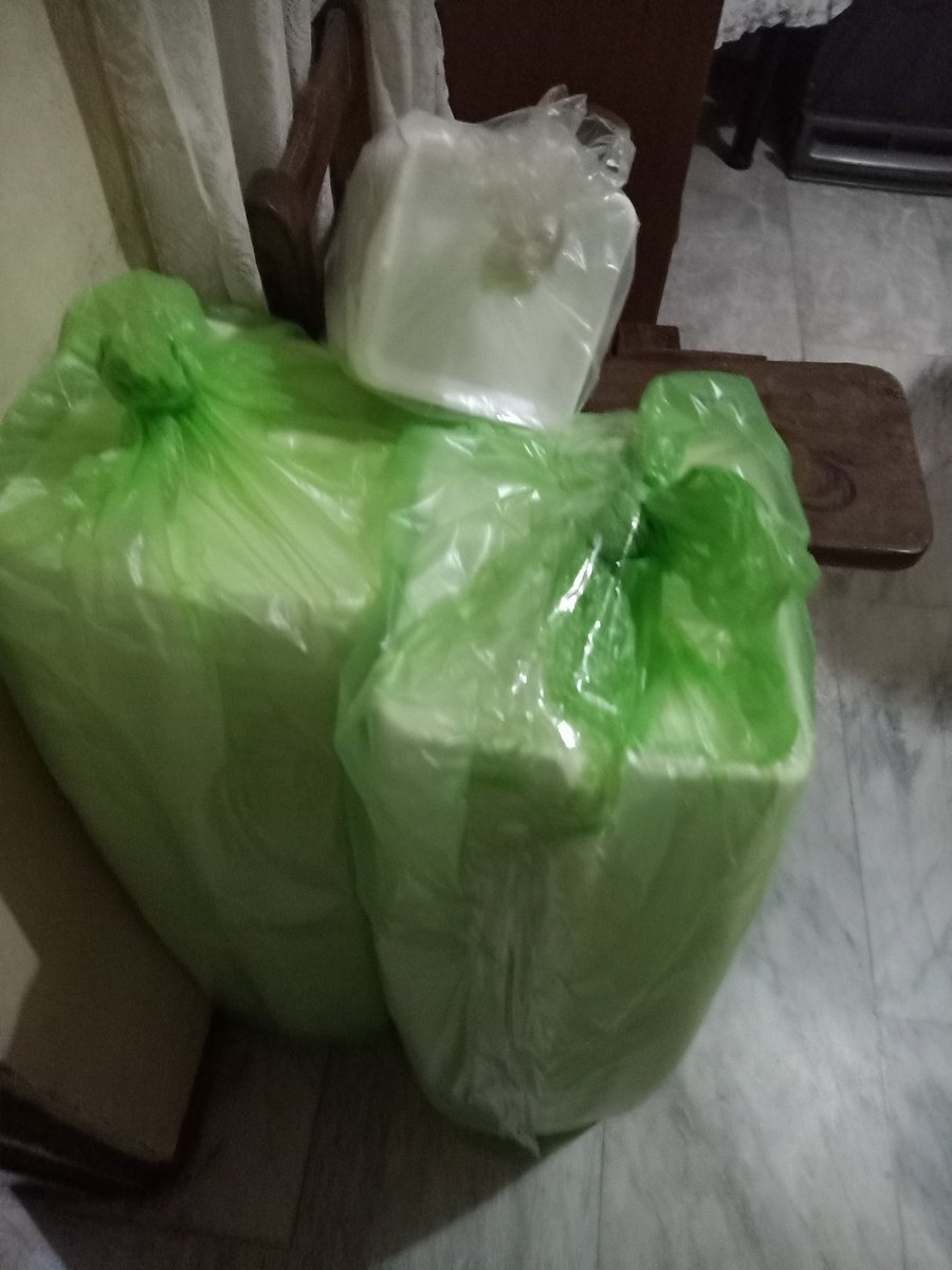 hewojewieee's tweet photo. As of December 22, 2020 (5PM onwards) we were able to buy the other goods and ingredients that are needed. All in all, 300pcs styro food containers na since nag-add pa ako ng another 100pcs ^^ The more na mabigyan, mas maganda :) #ARTFORHOPEPROJECT2020 https://t.co/uNPxrGJhns
