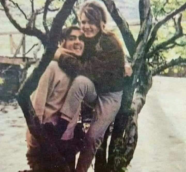 Rajatku18347260's tweet photo. ये वही जोड़ी है जिसने आलू से सोना बनाने वाले कुख्यात वैज्ञानिक को जन्म दिया..!!
😝😂😂😂 #अन्नदाता_भूख_हडताल_पे_है #AmitShahInBengal #InBlockLaunched #Trending #ARMY https://t.co/8Eu8hHvIRB