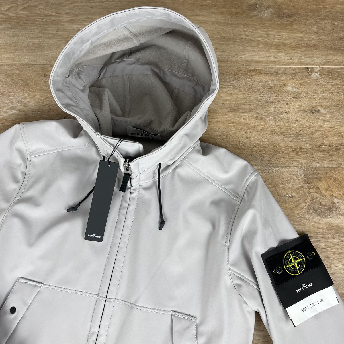 If Raheem Sterling scores first in the Man City game tonight, we’ll giveaway this Stone Island jacket in a size of your choice! 😍

To enter: 
1️⃣ Retweet this tweet
2️⃣ Follow @LabelMenswear