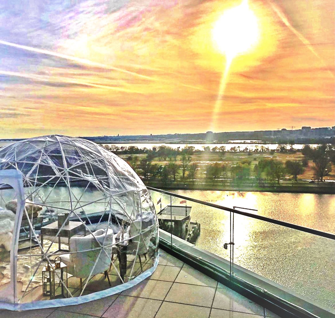 DCNowEvents's tweet photo. IGLOO on the rooftop😲! Overlooking the Wharf? In Washington,DC? during the day and night? this is breathtaking.

LA Vie @lavie_dc has brought a unique outdoor dining experience from a beautiful view, as you venture out during the new social distancing restrictions.#dcnowevents https://t.co/Isuj2i45m1