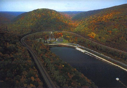 Canals and railroads linked Pittsburgh with Philadelphia, solidifying the migration and trade routes intact. The Horseshoe Curve in Altoona was an engineering marvel to cross the mountains.
