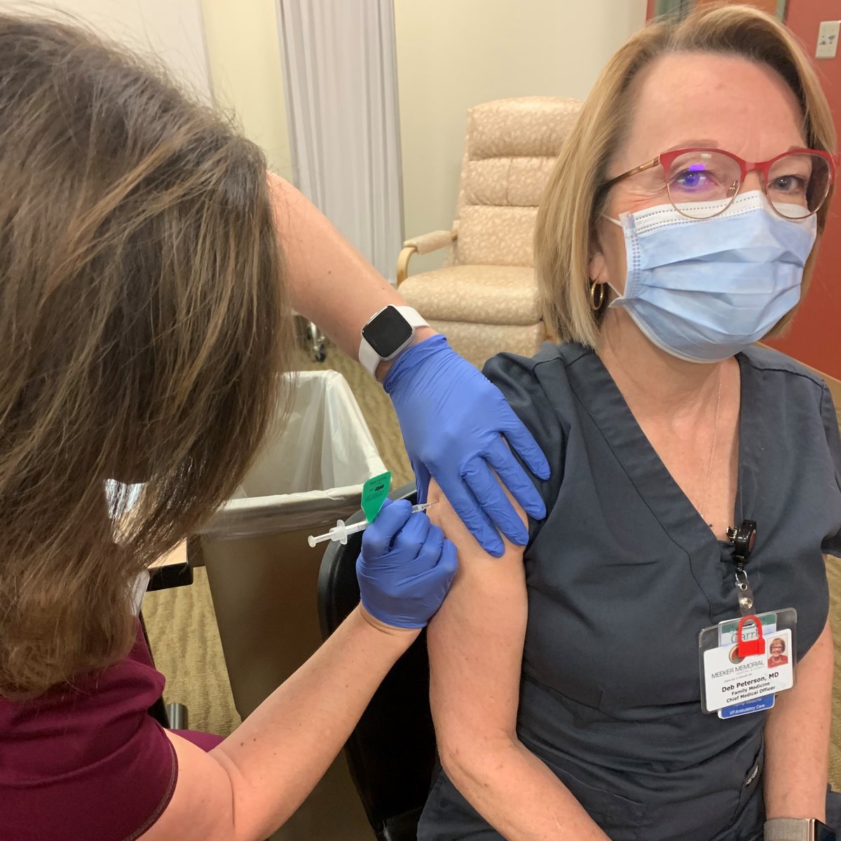 Frontline healthcare workers at Meeker Memorial Hospital began receiving the COVID-19 vaccination Tuesday morning. bit.ly/3rk1JSx