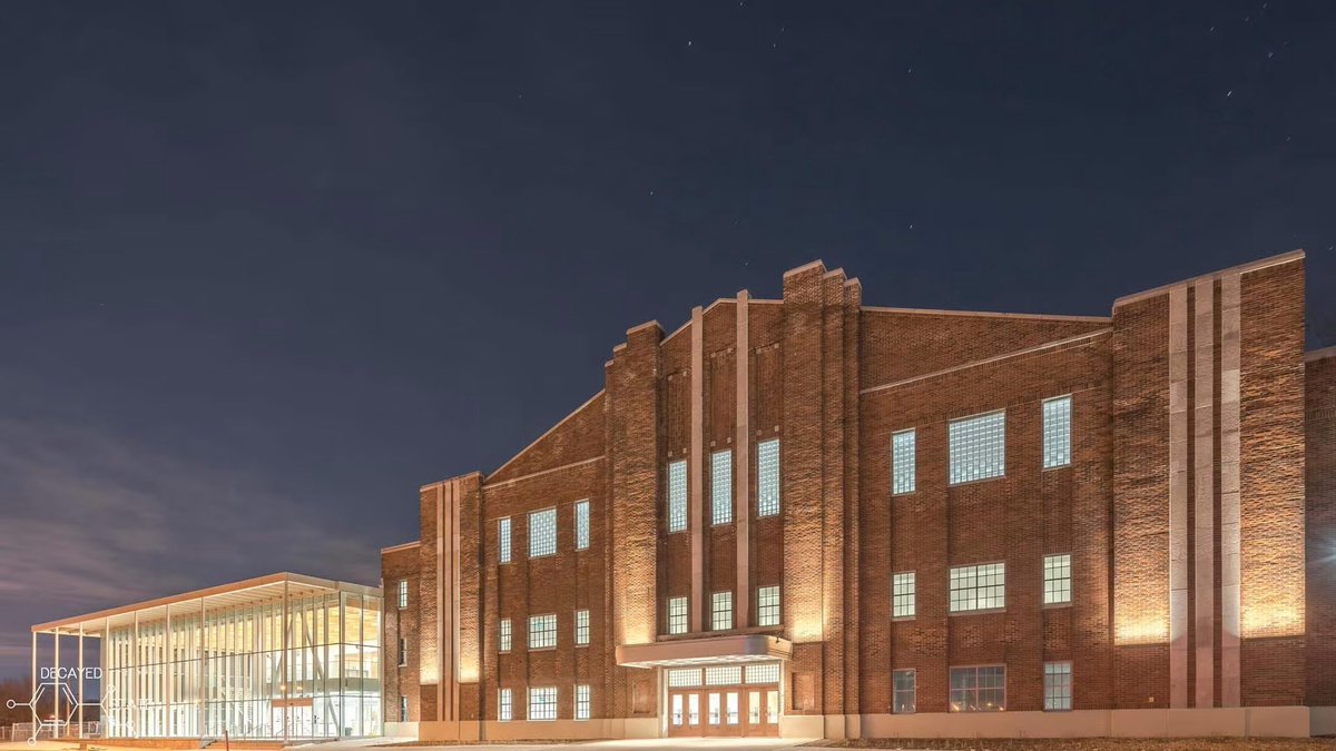 JFParenteau's tweet photo. Dans la catégorie mise en valeur du patrimoine, je suis pas mal fier du résultat à notre Auditorium de Verdun. Un bâtiment de 1939 qui resplendit à nouveau! Beaucoup de belles annonces à venir en 2021! #patrimoine #Verdunluv https://t.co/mgyb07smc5