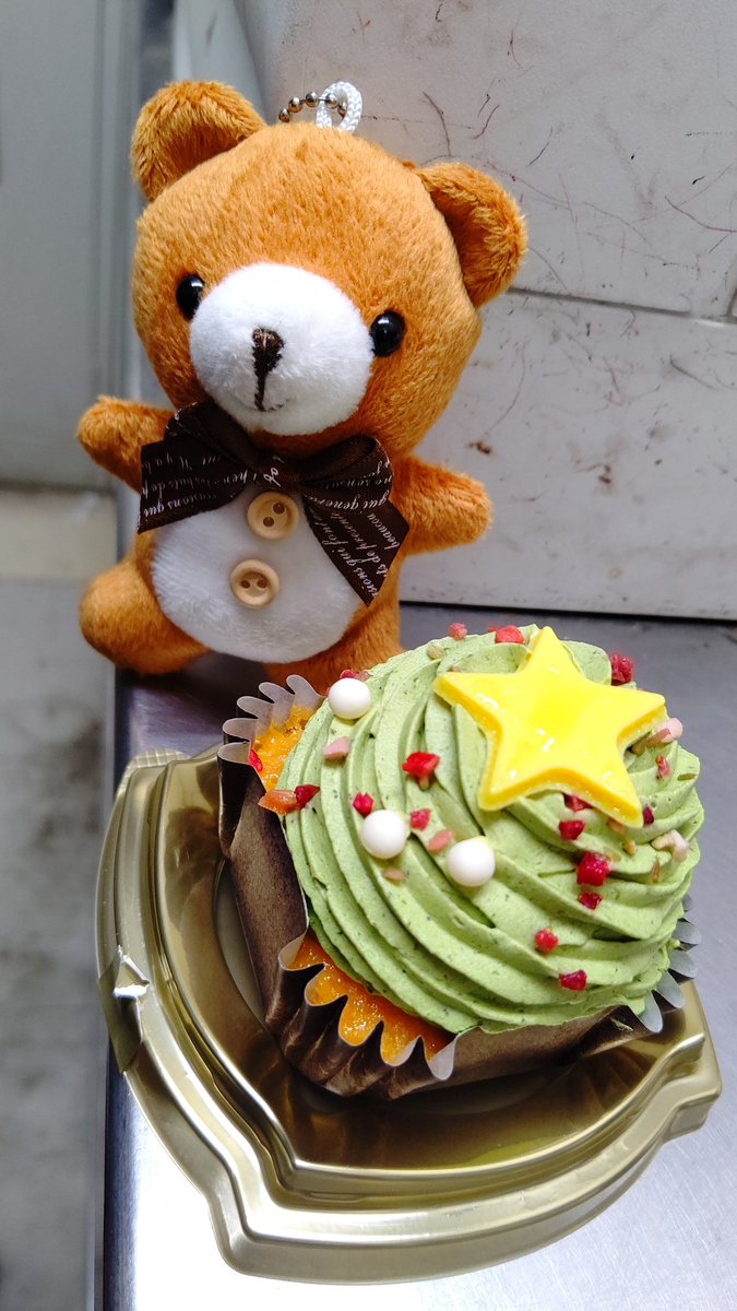 morohishisakuya's tweet photo. せつ

今日でD-Dolceがデビューして11ヶ月。
来月には１周年か…なんかあっという間だったな。

今日はかずまと一���にいないけどクリスマスも近いから抹茶モンブラン食べたよ。
コンビニスイーツも最近は侮れないよな。

#D_Dolce https://t.co/1ZuFZasGb2