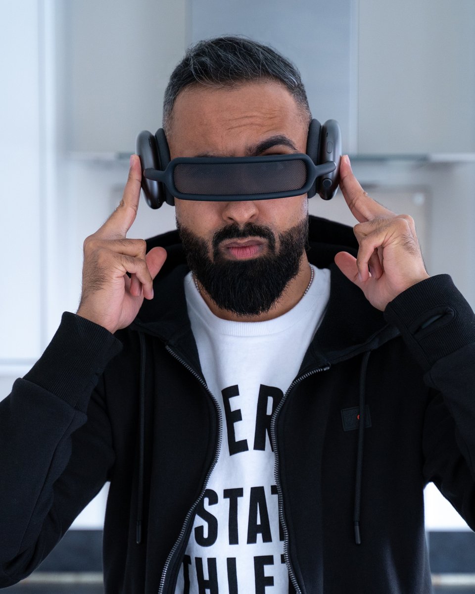 SuperSaf's tweet photo. New Shades, Who Dis? 😜 #AirPodsMax https://t.co/lxilpwOqjQ
