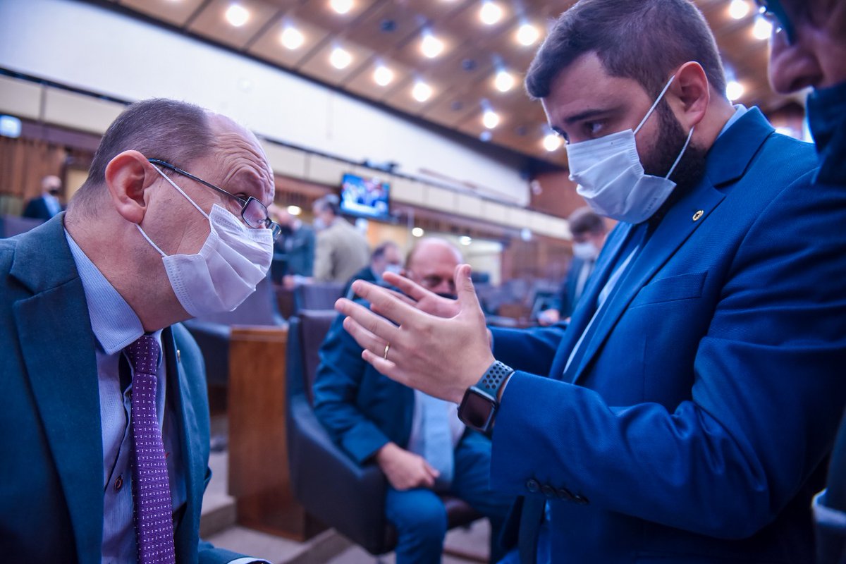 EltonWeberDep's tweet photo. Presente na sessão híbrida da @AssembleiaRS https://t.co/N4WOCBwcgb