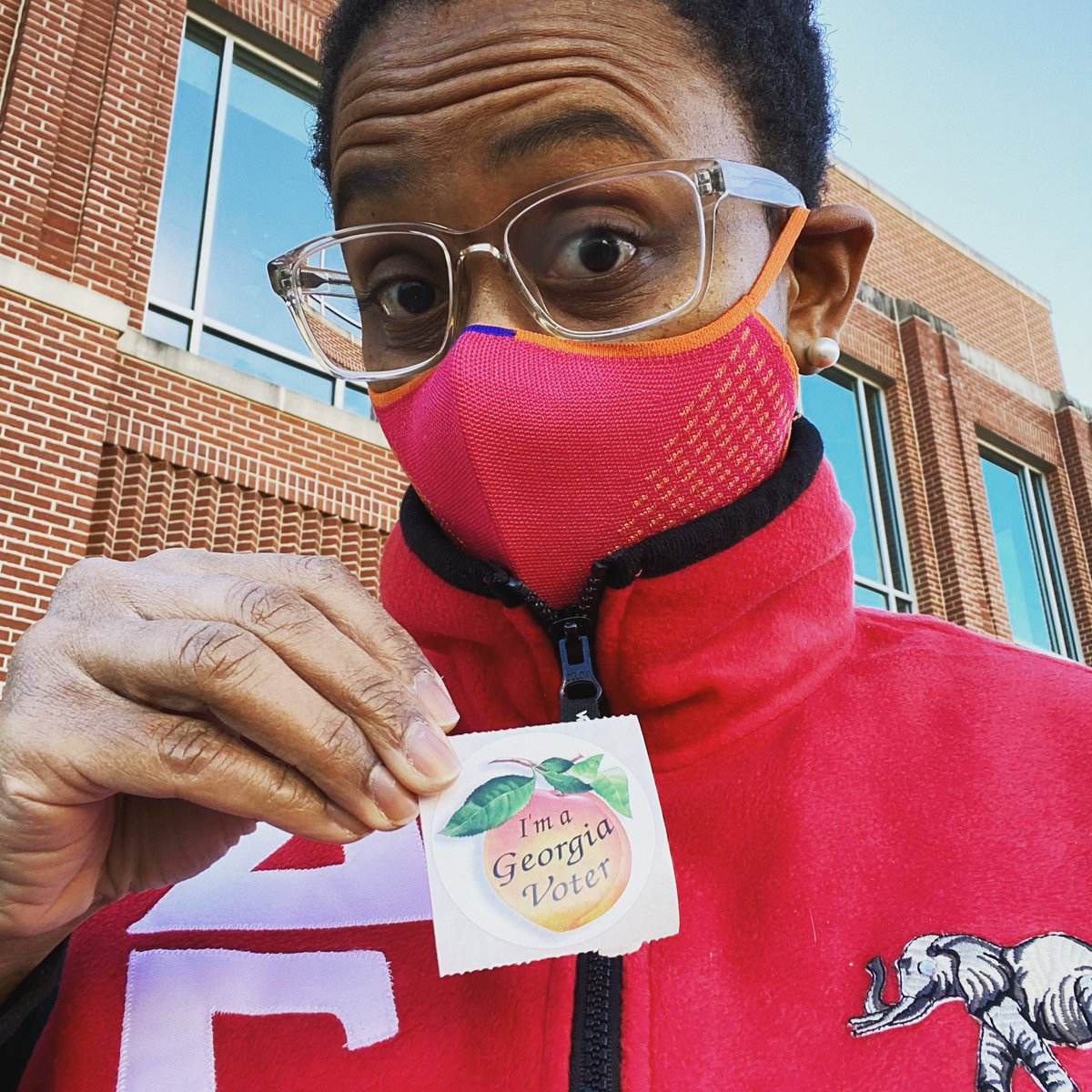 ladybonedoc's tweet photo. I’m a Georgia voter! Are you? It’s a pandemic but early voting here in Georgia is quick, easy &amp; safe! This is the most important thing that you can do today! Let’s do this! #AllEyesonGeorgia #vote #GeorgiaHistoryInTheMaking #GeorgiaOnMyMind #DST https://t.co/2lqKymKX6w