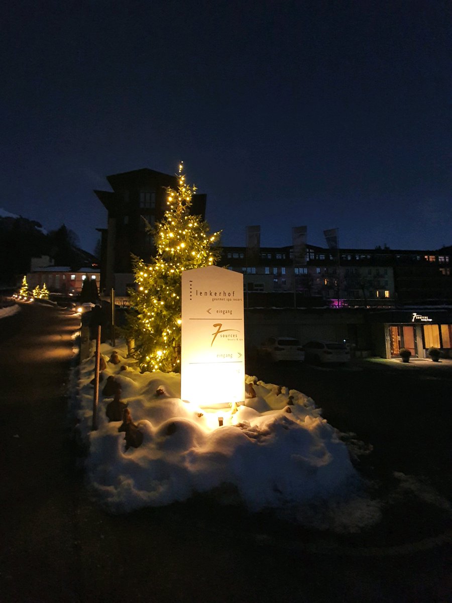 WEIHNACHTEN IM LENKERHOF 
5-Sterne Wohlfühlklima, Gourmet-Gastronomie, 2000m2 SPA und der ganze Lenkerhof-Mehrwert wartet auf Sie.

Jetzt noch eines der letzten Zimmer buchen und unvergessliche Weihnachten verbringen. Wir freuen uns auf Sie!