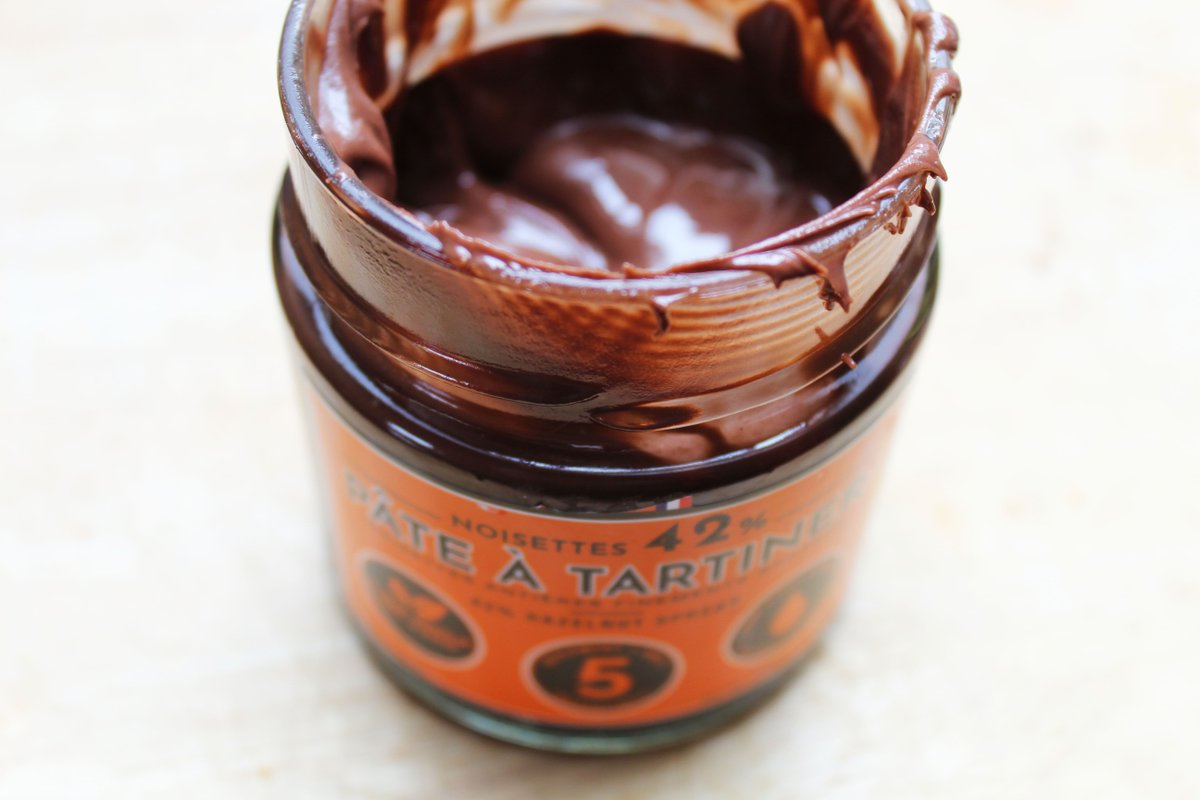 wwwchocolateie's tweet photo. A delicious #smooth paste of 42% #chocolate &amp; #hazelnuts. This spread is #oilfree, and made with @michelcluizel #5NobleIngredients; Much more than just a spread, with notes of dried fruit grilled in #caramel sugar and fine #cocoas. An amazing #ChristmasTreat. https://t.co/JX8uagiGME