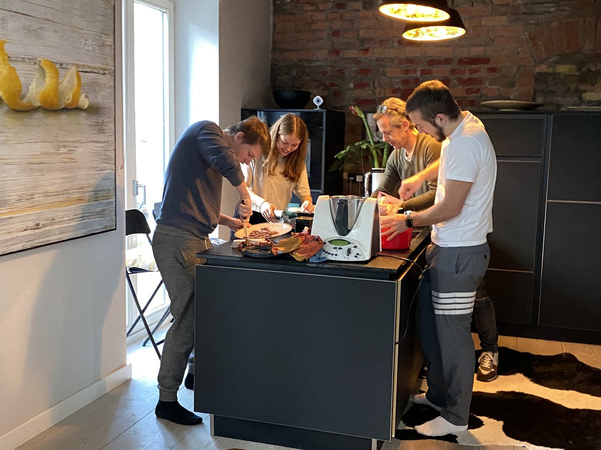 netzabine's tweet image. Alle Jahre Wieder -
ein Hoch auf das #OldNormal!

Die inzwischen großen Jungs sind da...home for Christmas...Weihnachtsbäckerei und #Catan - #AlleJahreWieder ...
Gerade etwas bewegt nach einem bisweilen toughen Jahr...

Dankbar für alles, was #IST...♥️🙏