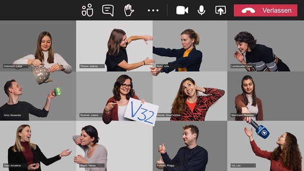 Wir haben famose neue <a href="/BRvolos/">BR Volos</a> im BR! 
Nach 3 Wochen Onlineseminaren am 💻, jetzt verdient🎄. 
Folgt gerne: 
<a href="/utz_lea/">Lea Utz</a> 
<a href="/PhilippPotthast/">Philipp Potthast</a> 
<a href="/hannafresch/">Hanna Resch</a> 
<a href="/la_lilianfaye/">Lilian Landesvatter</a> 
<a href="/almansplaining/">Alexander Arnö</a> 
<a href="/juliaruhs/">Julia Ruhs</a> 
<a href="/frauwende/">Sina-Felicitas Wende</a> 
<a href="/JoannaThurow/">Joanna Thurow</a> 
<a href="/juliane_rummel/">Juliane Rummel</a> 
<a href="/LenjaHuelsmann/">Lenja Hülsmann</a> 
+ Rebekka
+ Annalena