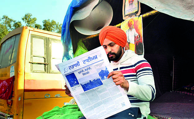 akgmag's tweet photo. On the same page: Farmers protesting at Singhu border publish newspaper of their own - Mumbai Mirror https://t.co/3ZPDq46eyq https://t.co/tupFLufCGd