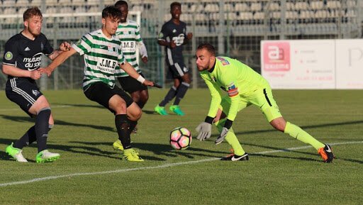 LeMeeDylan_'s tweet photo. Les meilleurs gardiens en sorties aériennes ✈️

🥇Vincent Pappalardo (Sete) - 47 sorties (2,8 par match)
🥈Pierre Patron (Le Mans) - 37 sorties (2,33 par match)
🥉@MaxPattier (Stade Briochin), Vincent Viot (Concarneau) - 33 sorties (2,09 par match) https://t.co/xaIKOwRJie