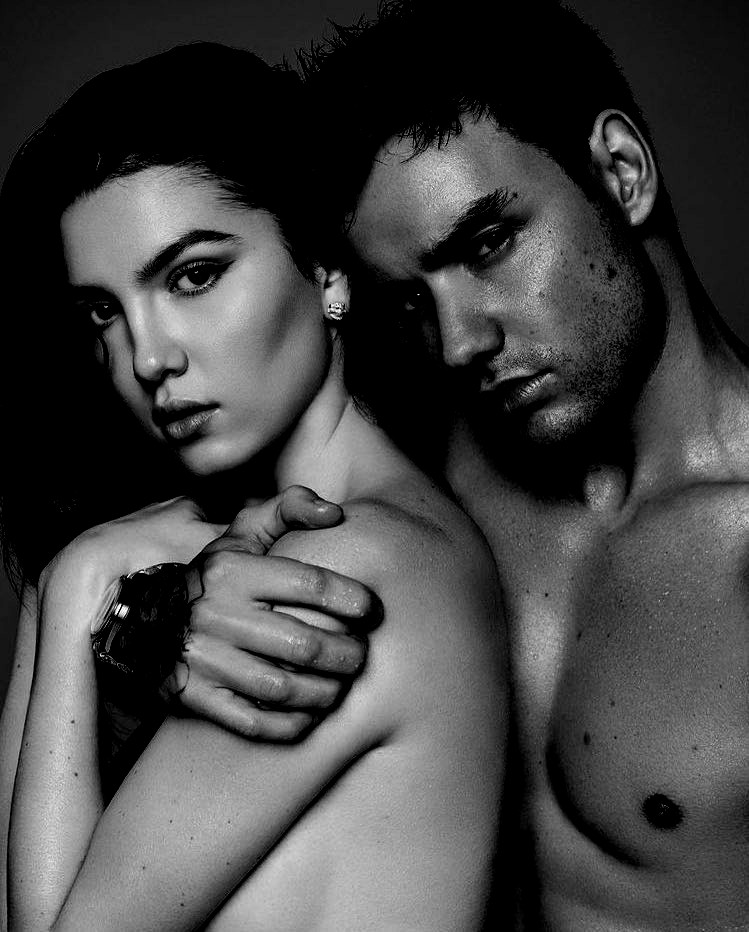 oooooooooooookayyyyy...Li's face is extremely pixely, and the top of his hair (again) is looking pixely. M doesn't really seem to show any symptoms of Pixelatedotosis. Li, you should really get that checked out.