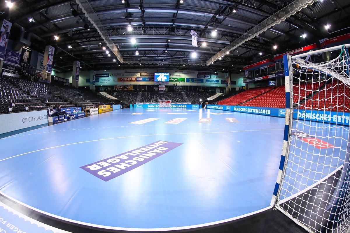 SGFleHa's tweet photo. 😍 Noch einmal #HölleNord!
Es ist angerichtet für unser letztes Heimspiel in der @liquimoly_hbl im Jahr 2020! 💫
Der Countdown läuft!
_________
#SGFHCE
#SCPower💙❤️
#OhneGrenzen https://t.co/wRcTtsYnbO