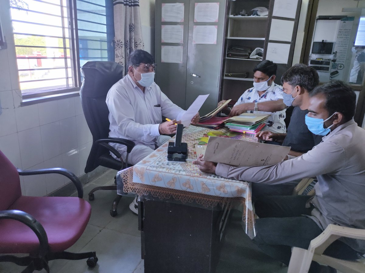 DmoDwarka's tweet photo. જિલ્લા મેલેરિયા કચેરીની ટીમ દ્વારા કલ્યાણપુર તાલુકાના પ્રાઆકે પિંડારા તેમજ રાણ ખાતે વાહકજન્ય રોગ અટકાયત કામગીરીની સમીક્ષા કરી રેકોર્ડ રજીસ્ટરની તપાસણી કરી જરૂરી સૂચના આપવામાં આવી@CDHO_Dwarka @COLLECTORDWK @ddodevbdwarka @info_dbd @GujHFWDept @nvbdcpmohfw @JpShivahare @NHMGujarat https://t.co/SQMW6MwmPU
