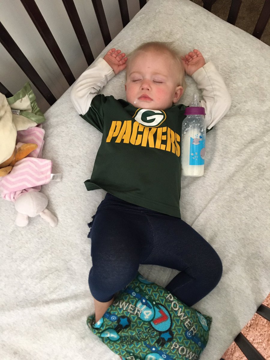 allykratz's tweet photo. Christmas is this week and then exactly 1 month from Christmas Day I will have a one year old. I’m not ready for this. https://t.co/NvqBVbzSWP