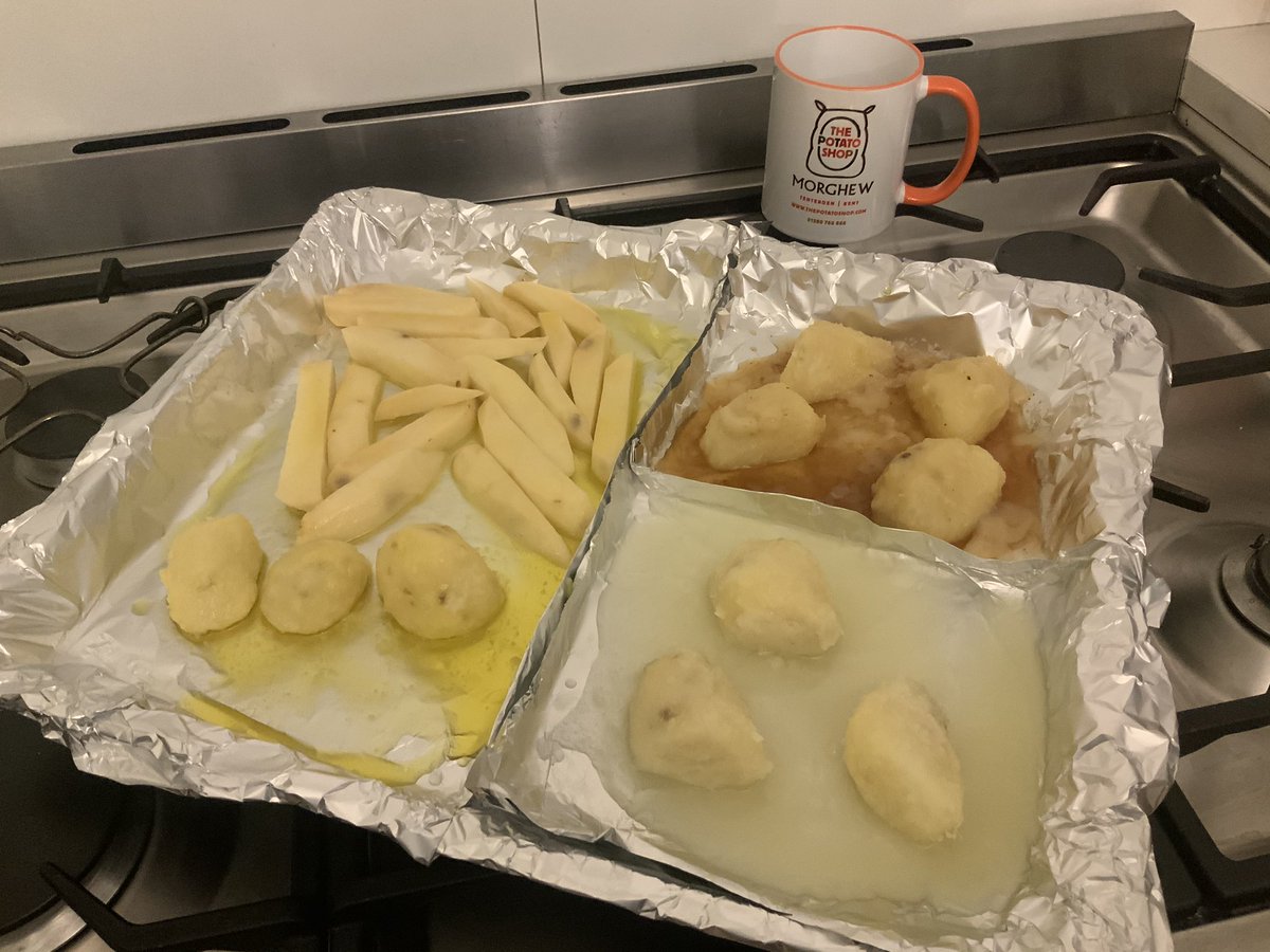 Big 👏 &amp; thanks to <a href="/ThePotatoShop/">The Potato Shop 🥔</a> for great service and amazing spuds - just testing out their roasting box of 5 different varieties for which fat to use for roasting on the big day. Here we have Golden Wonder in thier own rapeseed oil alongside goose and beef fat, crispy heaven.