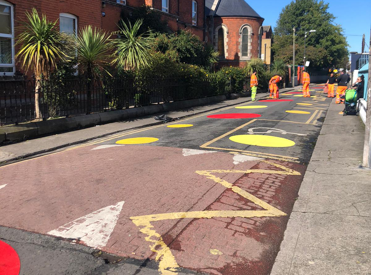 A Proven Theorem: Dots + Pencils = Happier Kids!Schools zones for cleaner air, safer streets and more active children, were spotted around the capital with  @DubCityCouncil  @GreenSchoolsIre  @Fingalcoco leading the way in their roll-out.  @canalwayetns  @GreenlanesNS  #airquality