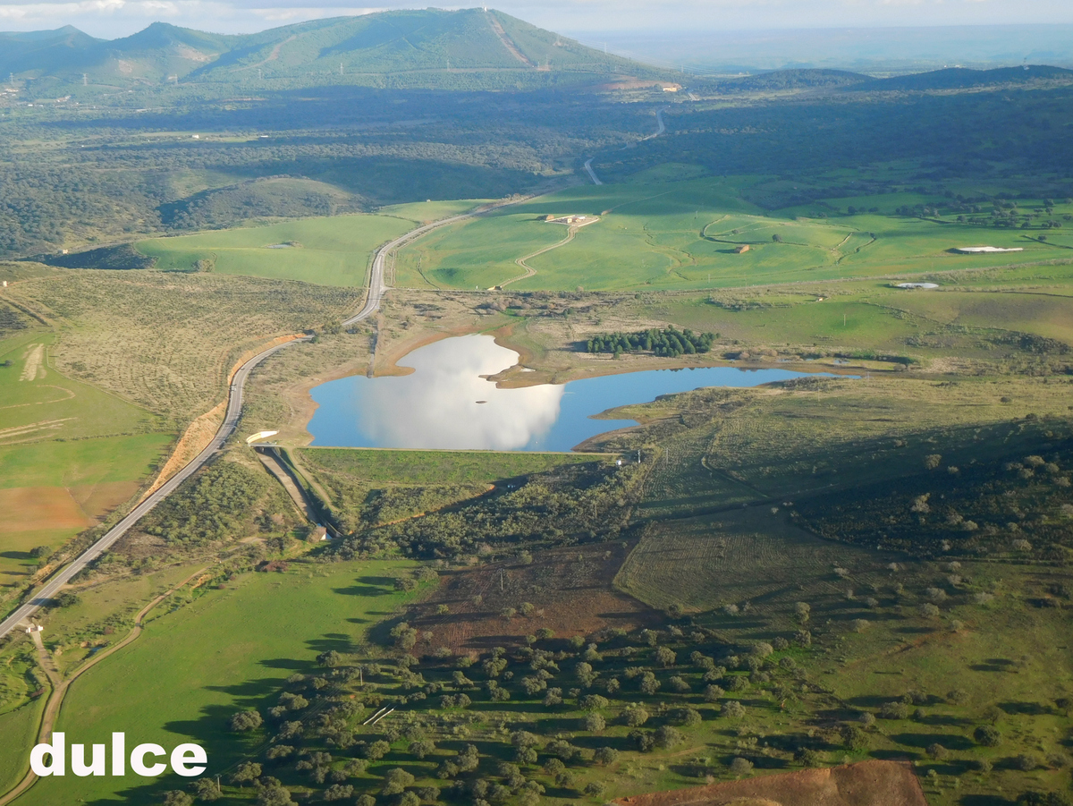 Angelparamotor's tweet photo. Embalse de Torrejoncillo 17-12-2020 https://t.co/pyps3iur3S