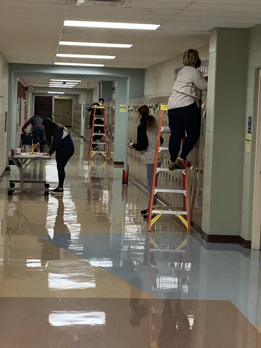 Just another reason #whyyoumatter <a href="/TeaysValleyWest/">Teays Valley West</a> Teachers in on break to hang student &amp; staff pictures! #tvwmsGoBig build a culture
