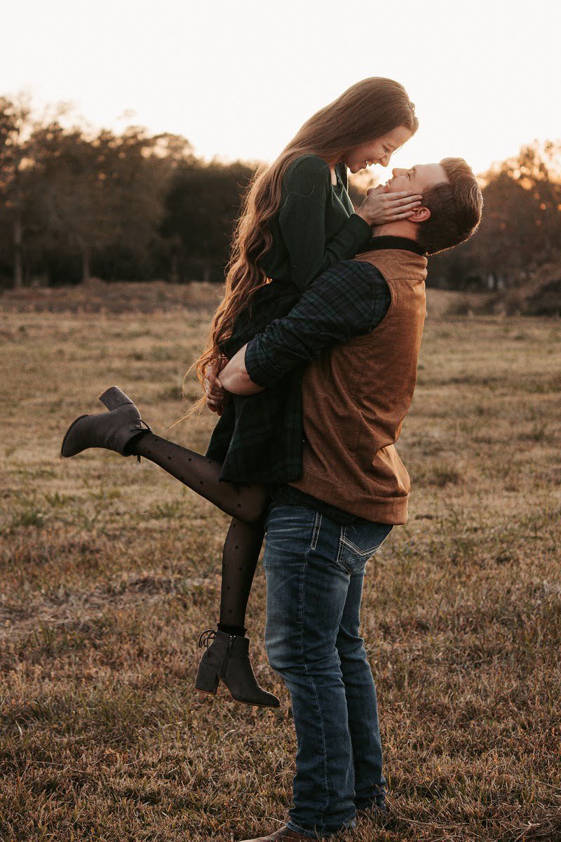 HannahBethh97's tweet photo. I posted on every other social media platform but this one...y’all I get to marry my best friend in 5 months!🥰 https://t.co/uR9yJlZeg4